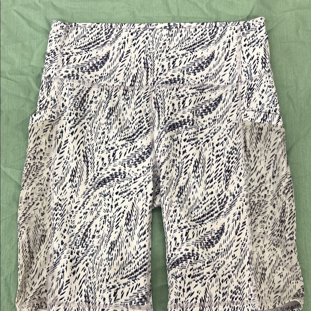 Purple/Blue Patterned High-Waisted Powerhold Shorts